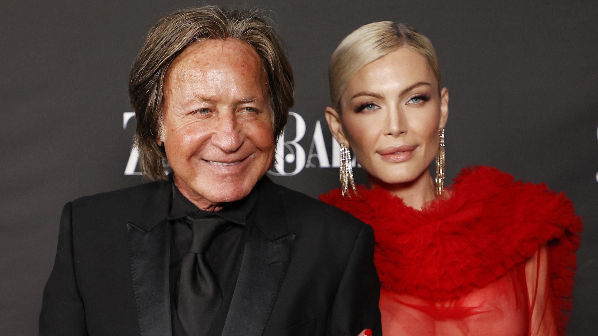 Mohamed Hadid und Keni Silva strahlen gemeinsam auf der Filmpremiere in Los Angeles