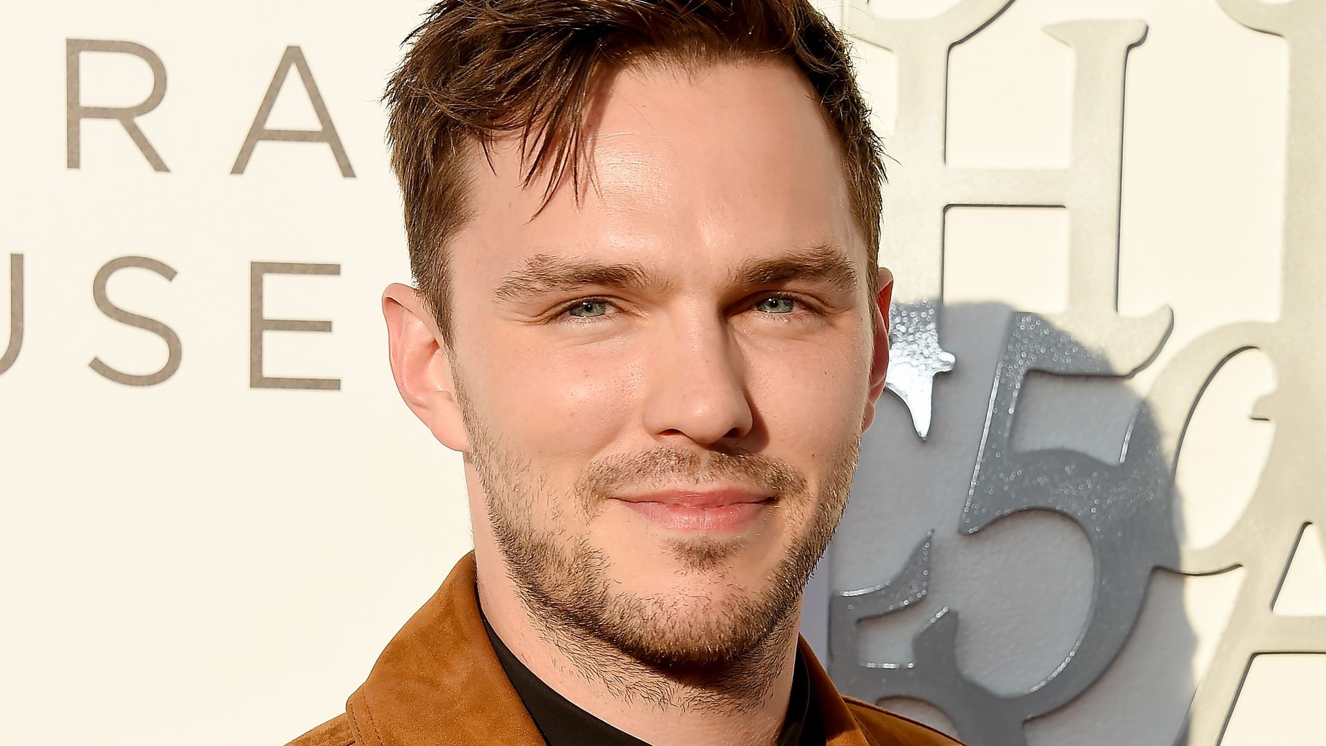 Nicholas Hoult bezeichnet Bryana Holly als Frau und schürt Hochzeitsgerüchte