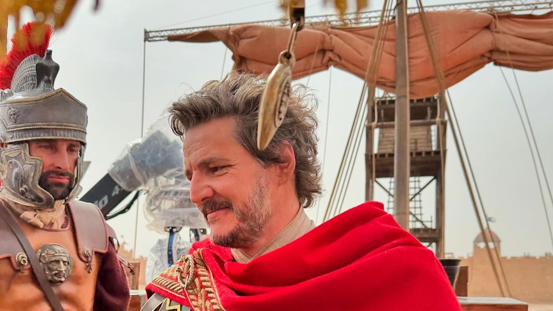 Pedro Pascal präsentiert exklusive Einblicke in die Dreharbeiten von "Gladiator II"