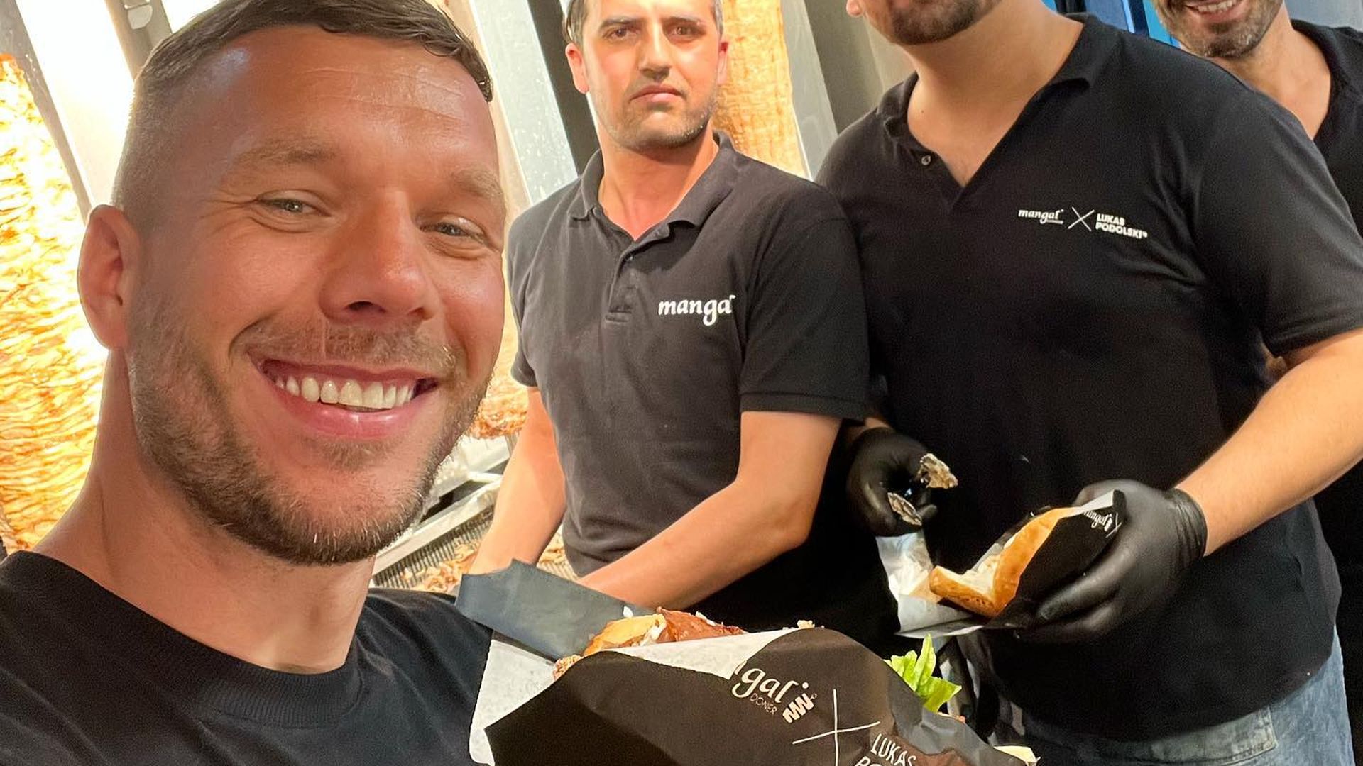 Podolskis Döner-Stand in Berlin schließt nach kurzer Zeit – neue Mangal Döner für 2025 angekündigt