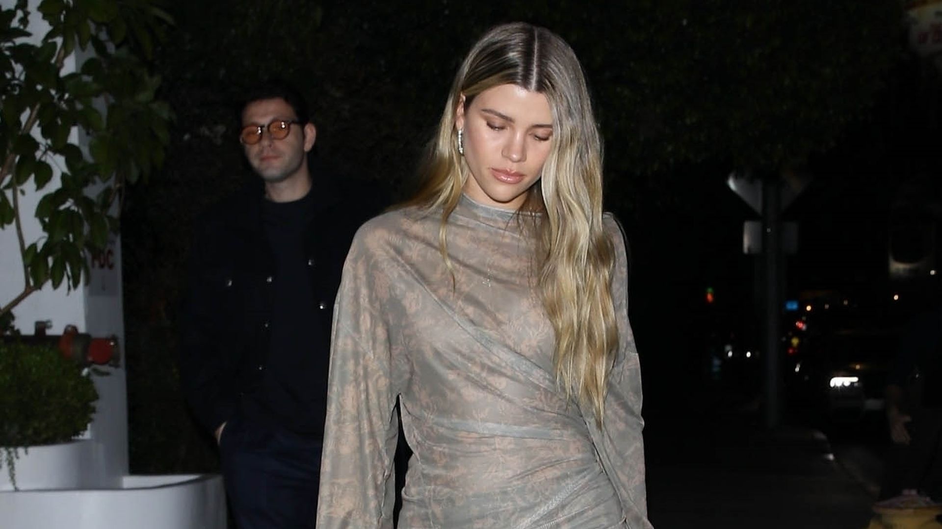 Sofia Richie strahlt in schickem Kleid beim romantischen Dinner zum 31. Geburtstag von Elliot Grainge