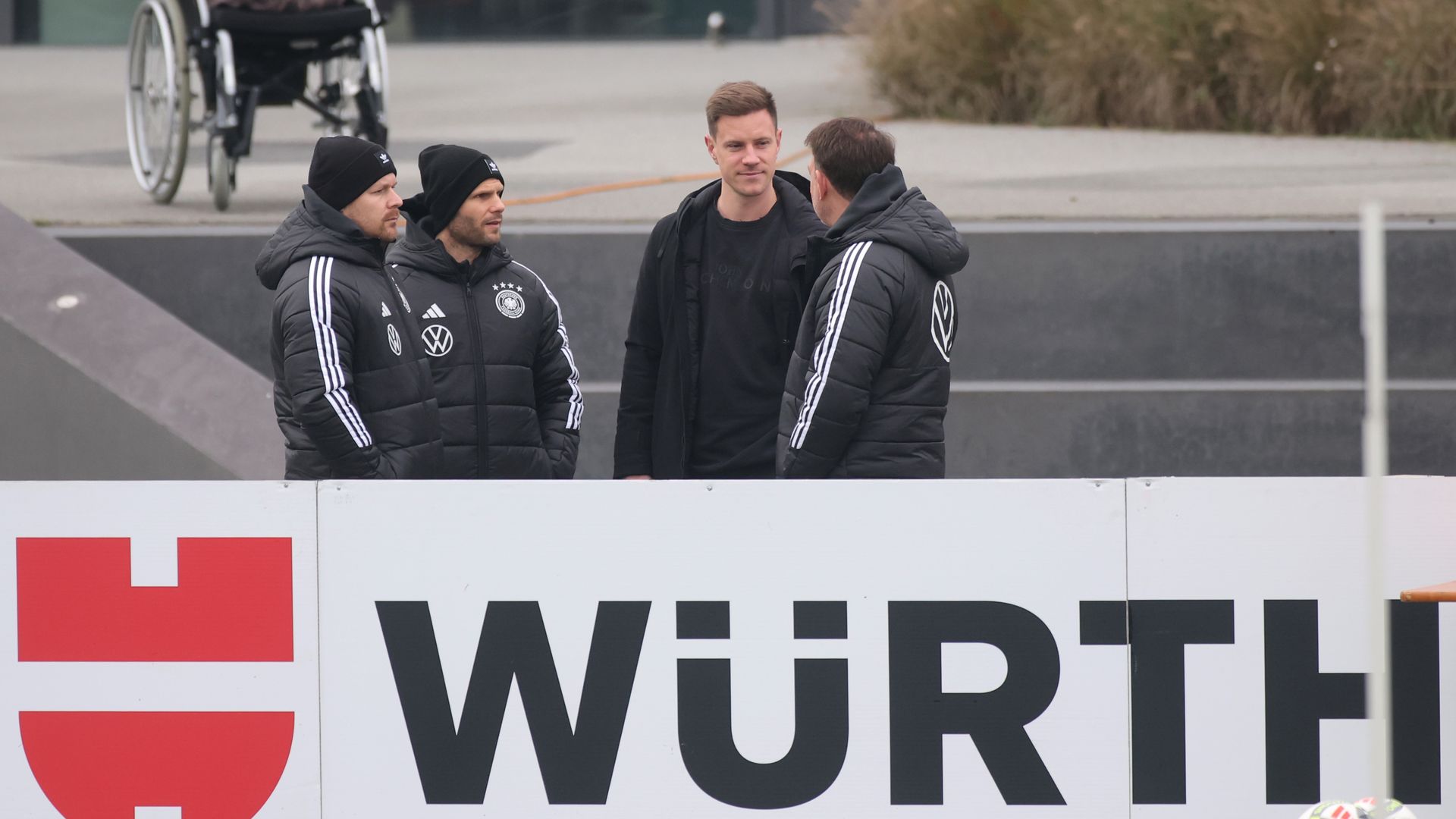 Ter Stegen überrascht im Training: Fortschritte nach Patellasehnenriss ohne Gehhilfe